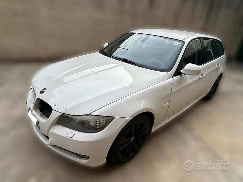 Bianco Usata 2011 BMW 320 Station wagon | 2999 € (Super prezzo) - Immagine 1/4