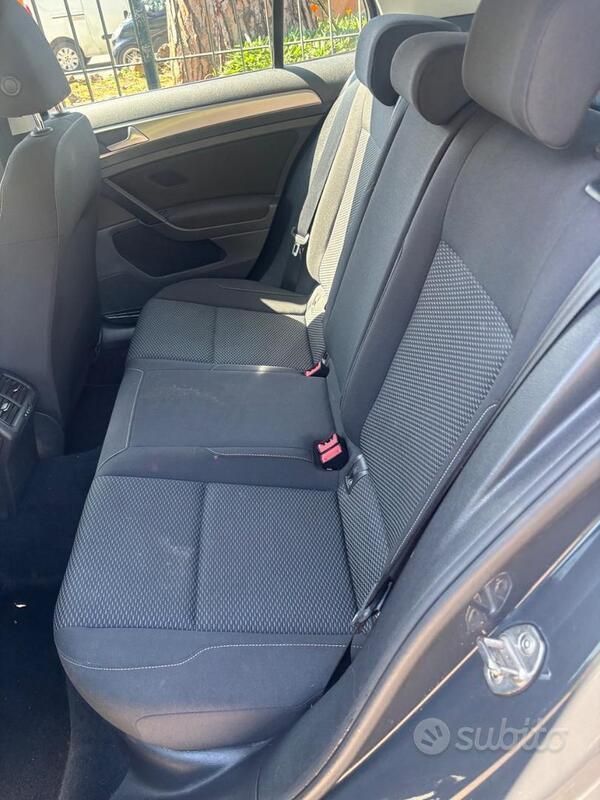 Usata VW Golf VII 110 CV (80 kW) 2018 Grigio Utilitaria
