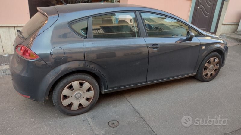 Grigio Usata 2006 Seat Leon Tre volumi | 1200 € (Super prezzo) - Immagine 1/4