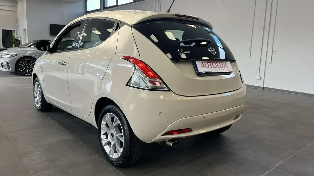 Usata Lancia Ypsilon Silver 95 CV (69 kW) 2016 Beige Utilitaria