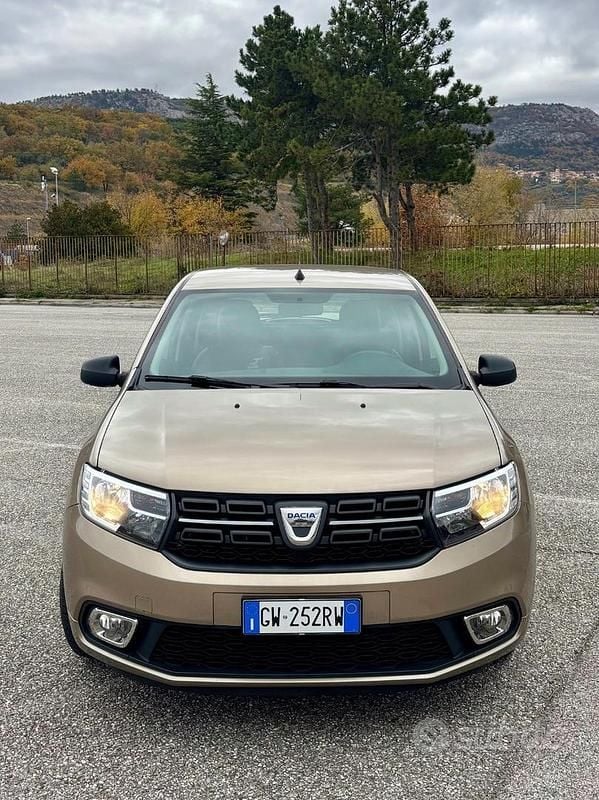 Marrone Usata 2020 Dacia Sandero Essentiel Tre volumi | 8900 € (Ottimo prezzo) - Immagine 1/4