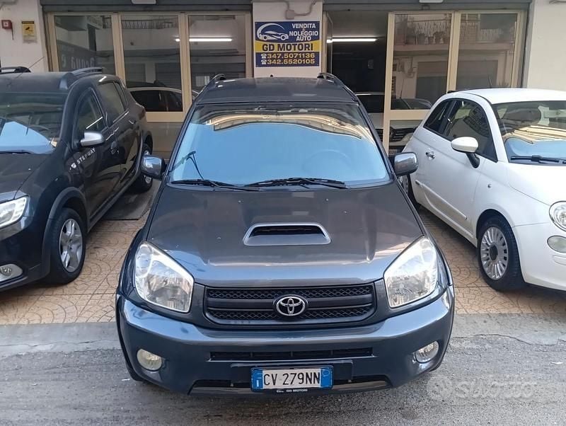 Usata Toyota RAV4 115 CV (84 kW) 2005 Nero SUV