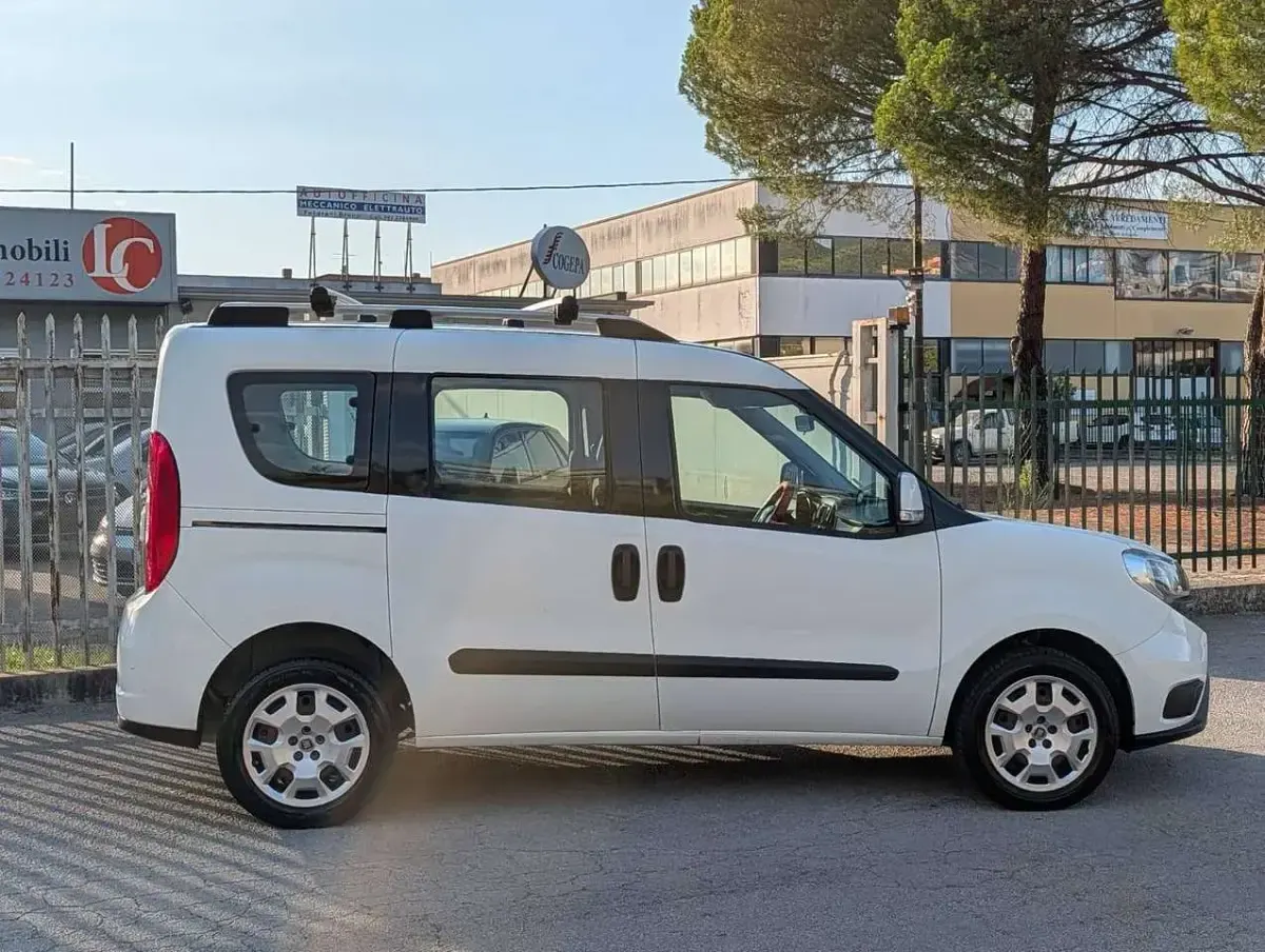Usata Fiat Doblò Lounge 105 CV (77 kW) 2015 Bianco Monovolume