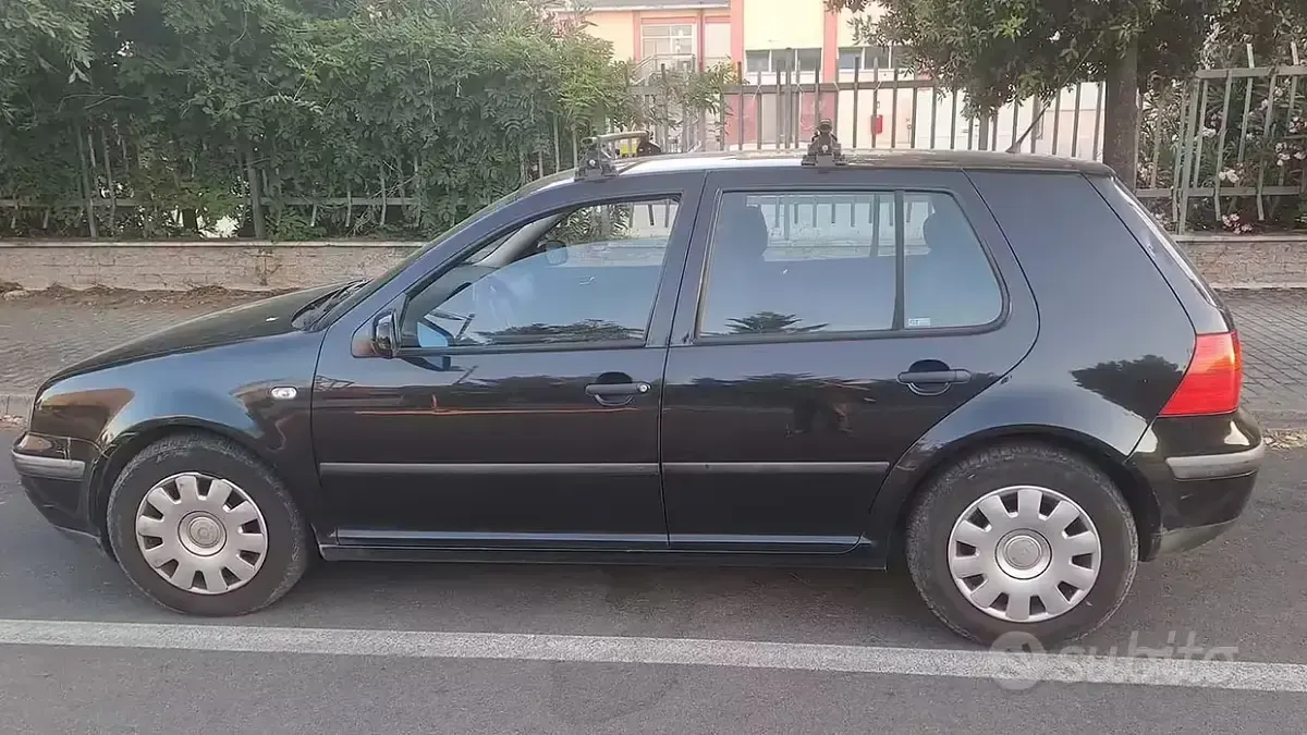 Usata VW Golf IV 101 CV (74 kW) 2001 Nero Berlina