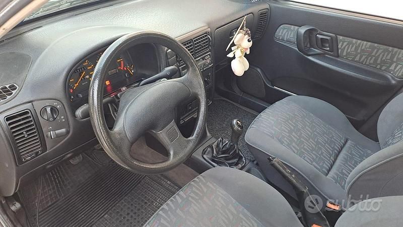 Usata Seat Cordoba 75 CV (55 kW) 1994 Bianco Coupé