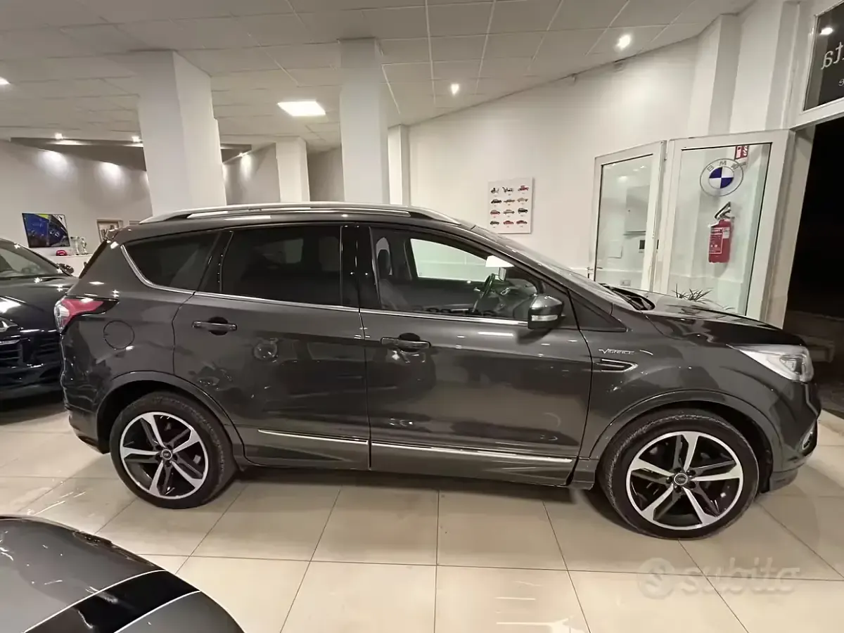 Usata Ford Kuga Vignale 150 CV (110 kW) 2017 Grigio SUV