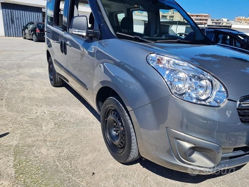 Usata Opel Combo 95 CV (69 kW) 2017 Grigio Monovolume