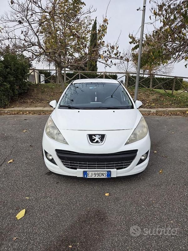 Usata Peugeot 207 Active 68 CV (50 kW) 2011 Bianco Berlina