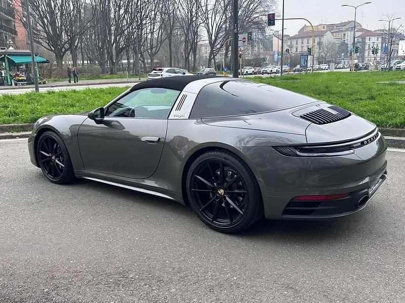 Usata Porsche 992 385 CV (283 kW) 2023 Grigio Cabrio