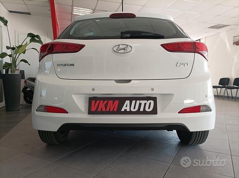 Usata Hyundai i20 Comfort 75 CV (55 kW) 2018 Bianco Berlina