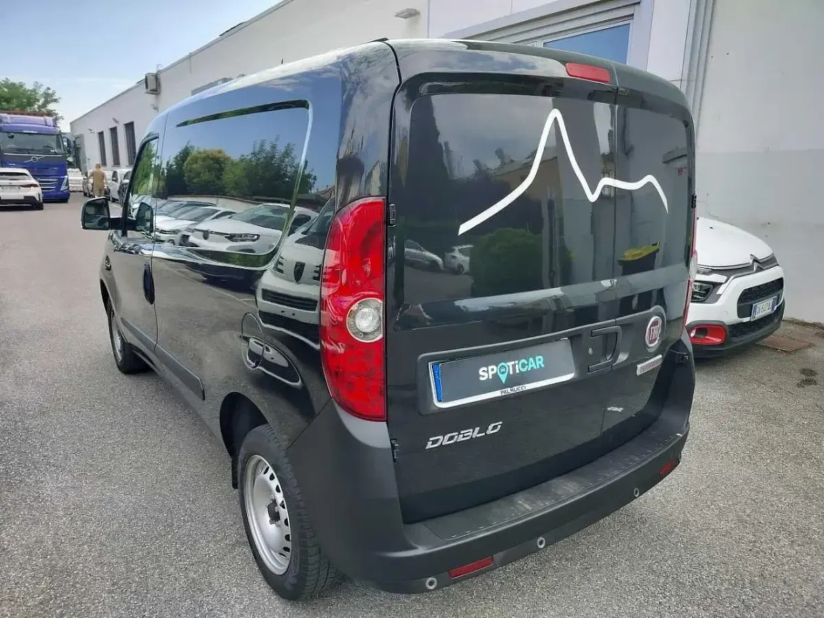 Usata Fiat Doblò Easy 95 CV (69 kW) 2021 Grigio Monovolume
