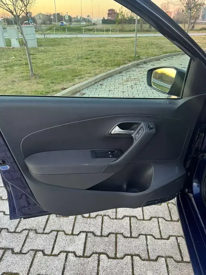Begagnad VW Polo Comfortline 75 HK (55 kW) 2013 Grå Sedan