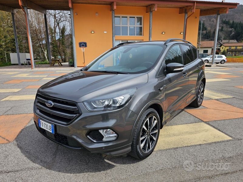Usata Ford Kuga ST-Line 120 CV (88 kW) 2019 Grigio SUV