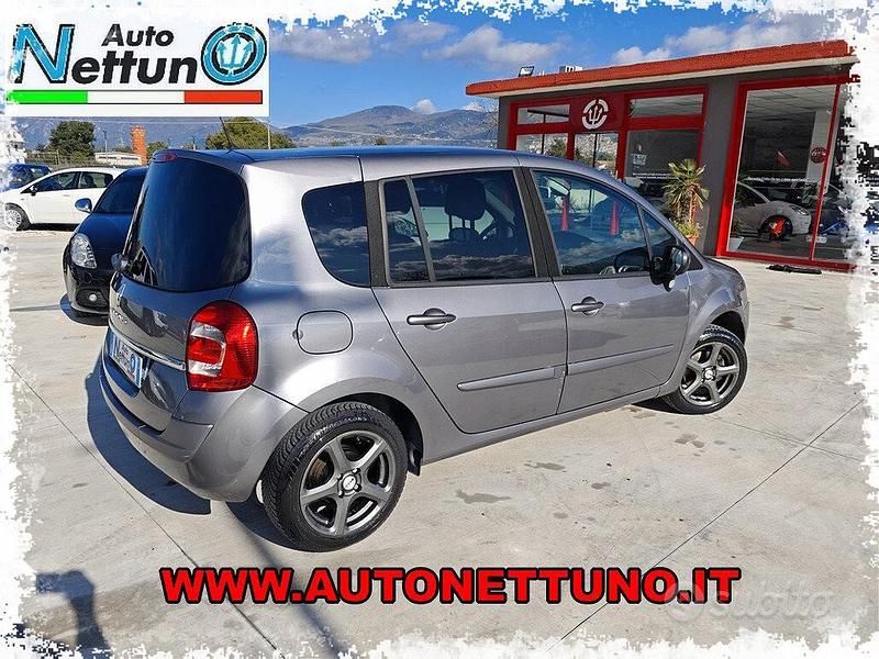 Usata Renault Modus Dynamique 75 CV (55 kW) 2010 Grigio Monovolume