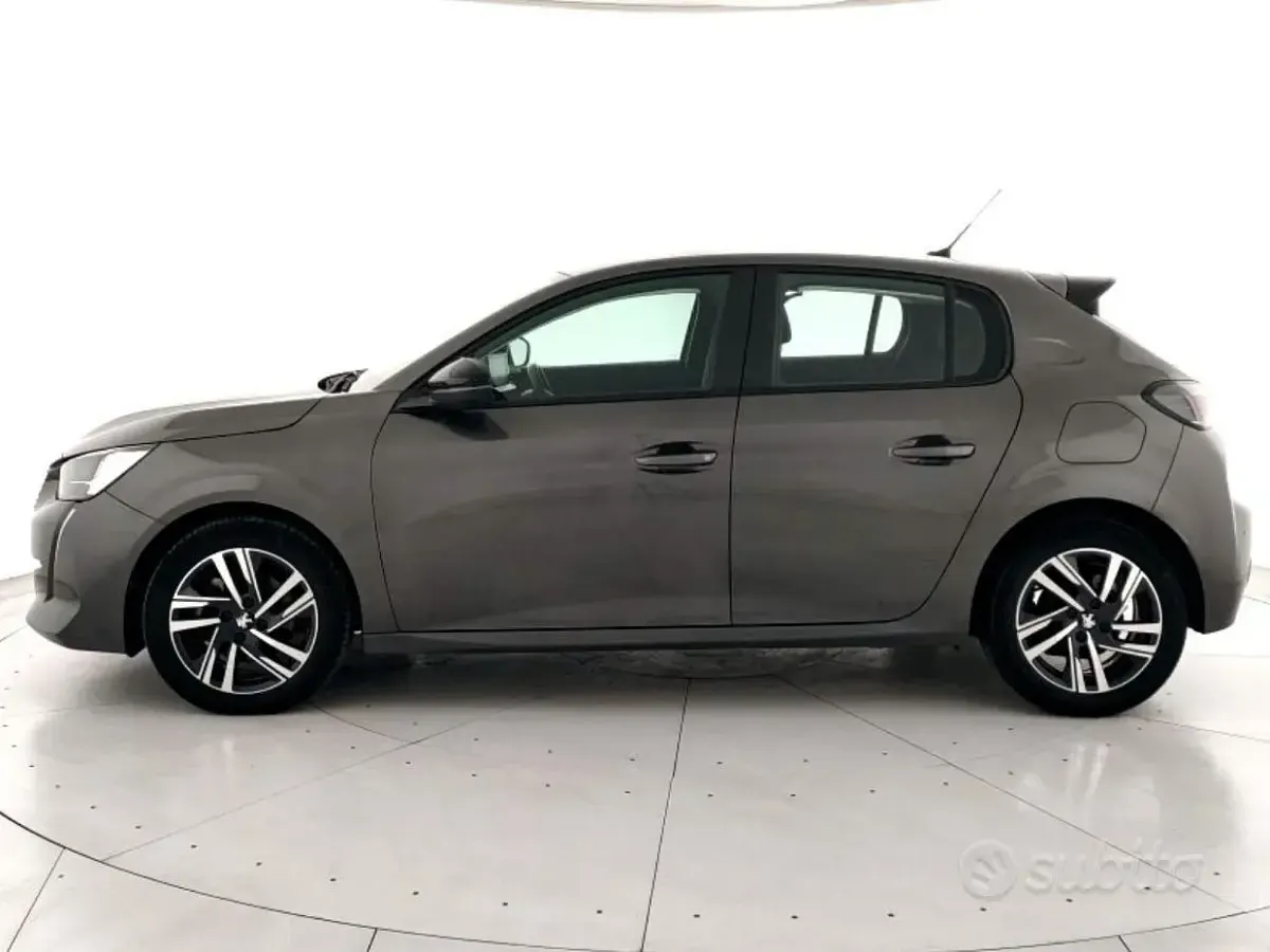 Usata Peugeot 208 Active 101 CV (74 kW) 2023 Grigio Utilitaria