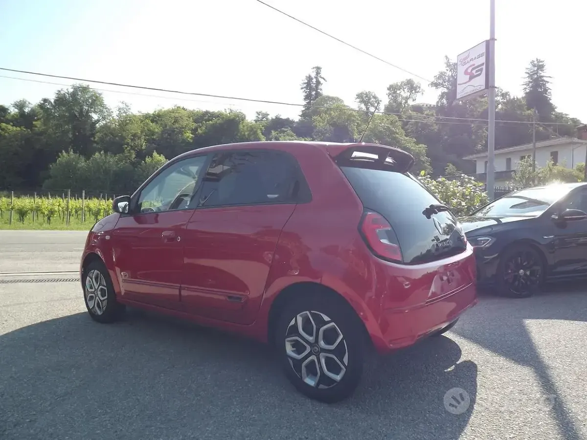 Usata Renault Twingo Techno 30 kW (42 CV) 2022 Rosso Utilitaria