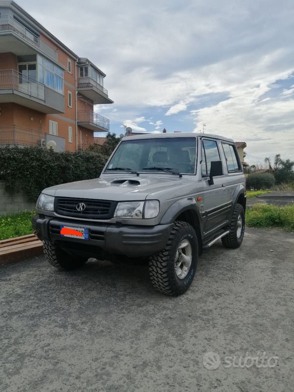 Grigio Usata 2001 Hyundai Galloper SUV | 6599 € (Molto cara) - Immagine 1/4