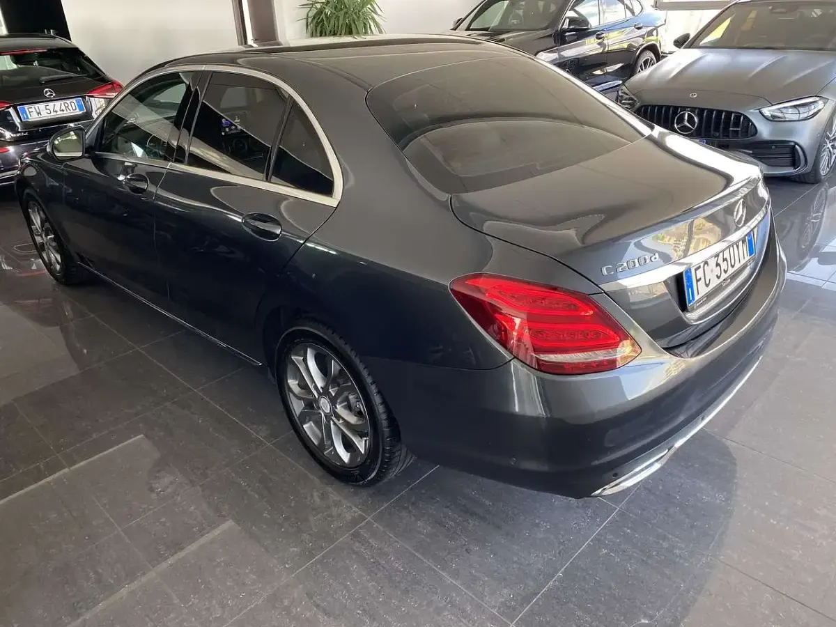 Usata Mercedes C200 136 CV (100 kW) 2016 Grigio tenorite Berlina