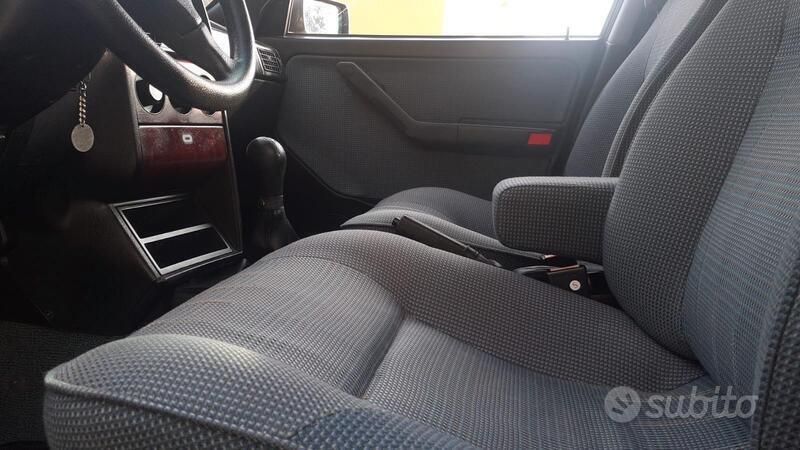 Usata Lancia Dedra 88 CV (64 kW) 1990 Grigio Berlina