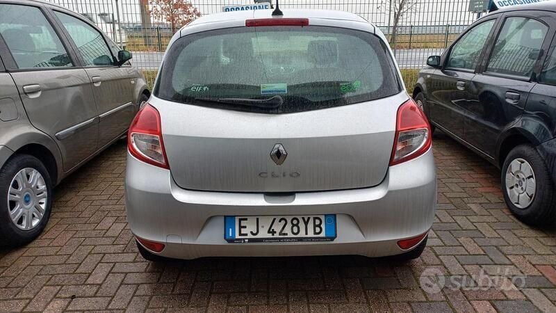 Usata Renault Clio II 75 CV (55 kW) 2011 Grigio Berlina
