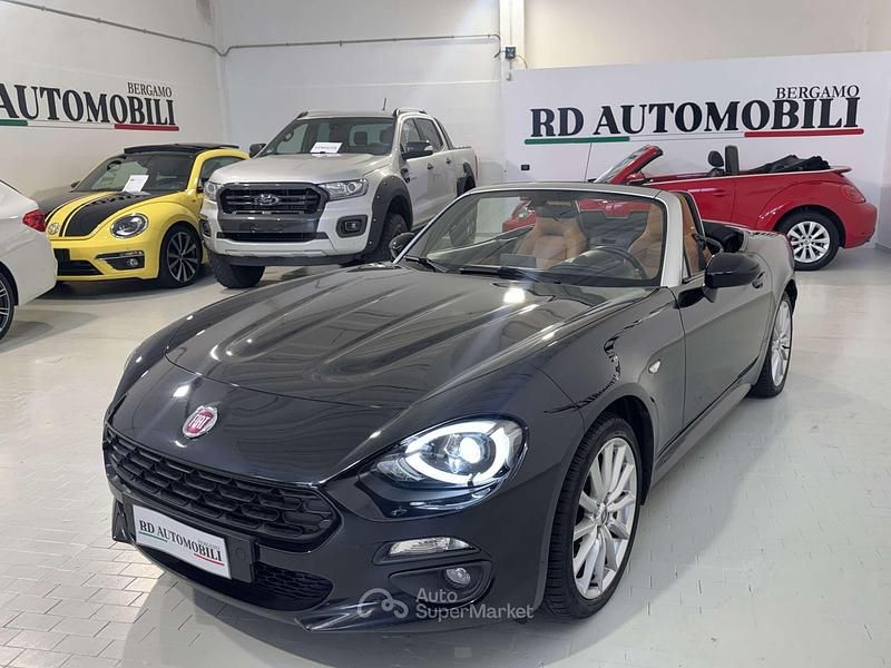 Usata Fiat 124 Spider Lusso 140 CV (102 kW) 2018 Nero cabonio metallizzato 876b Cabrio