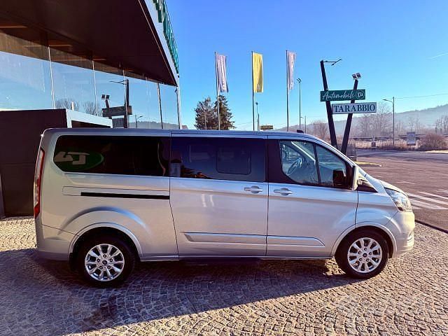 Usata Ford Tourneo Titanium 150 CV (110 kW) 2023 Grigio Monovolume