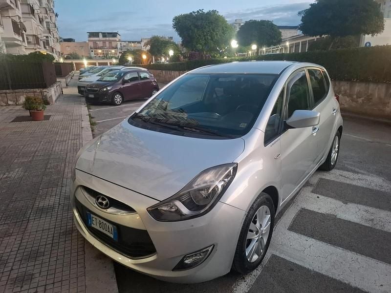 Argento Usata 2013 Hyundai ix20 Style Due volumi | 6200 € (Ottimo prezzo) - Immagine 1/4