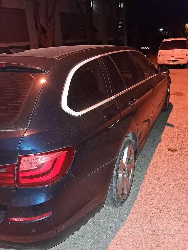 Begagnad BMW 520 2011 Blå Kombi