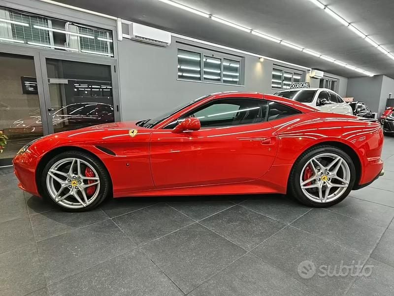 Usata Ferrari California 560 CV (411 kW) 2015 Rosso Cabrio