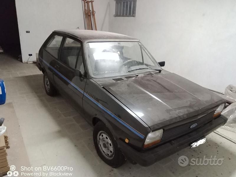 Usata Ford Fiesta 95 CV (69 kW) 1983 Marrone Utilitaria