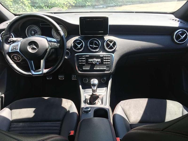 Usata Mercedes A180 Premium 109 CV (80 kW) 2014 Berlina