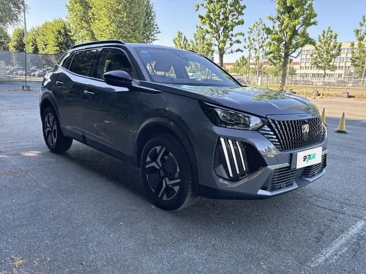 Usata Peugeot 2008 Allure 102 CV (75 kW) 2025 Grigio SUV