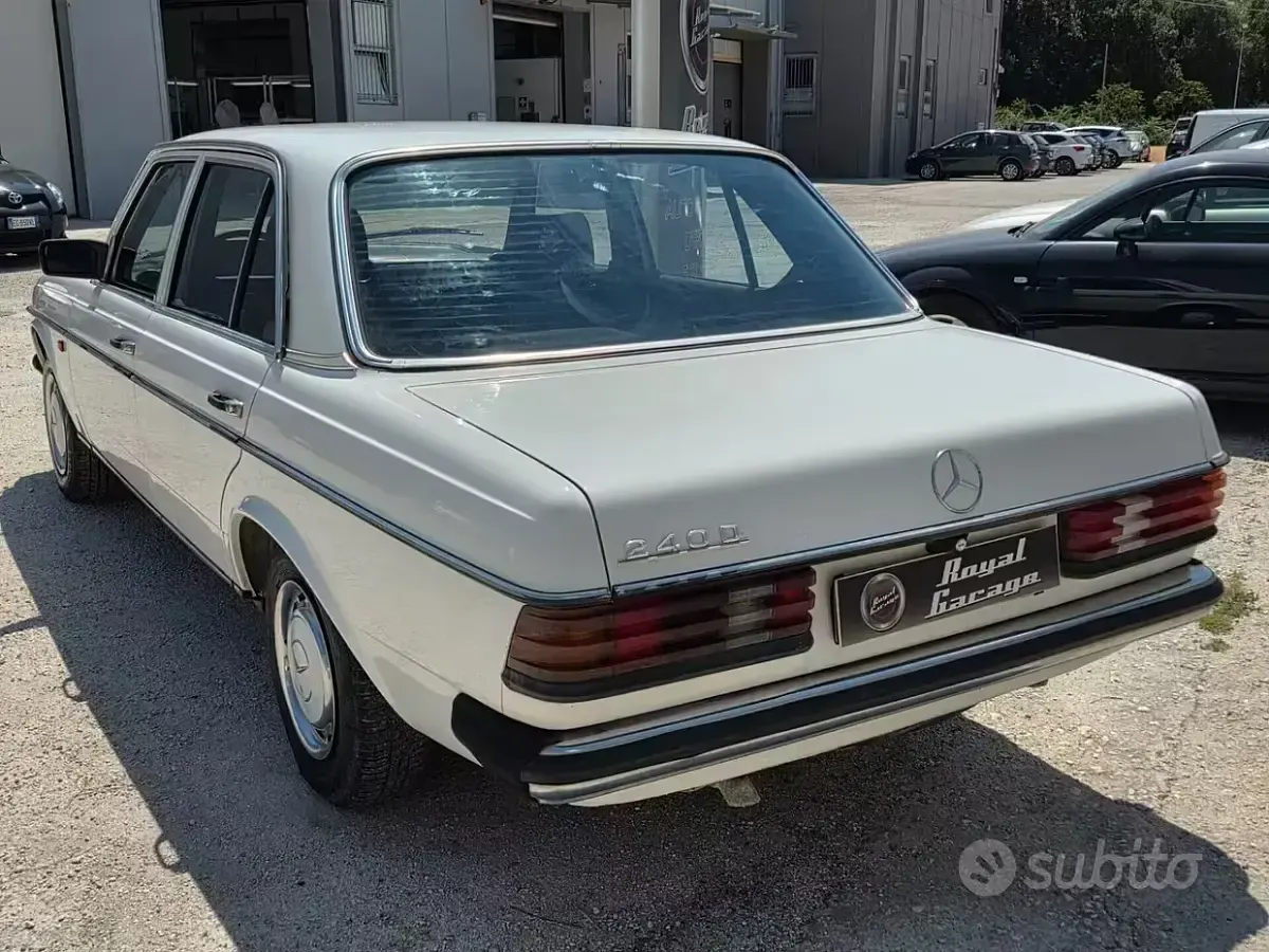 Usata Mercedes 240 72 CV (52 kW) 1981 Bianco Berlina