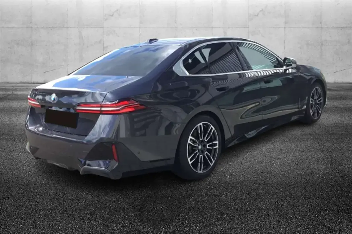 Usata BMW 520 M Sport 197 CV (144 kW) 2024 Grigio SUV