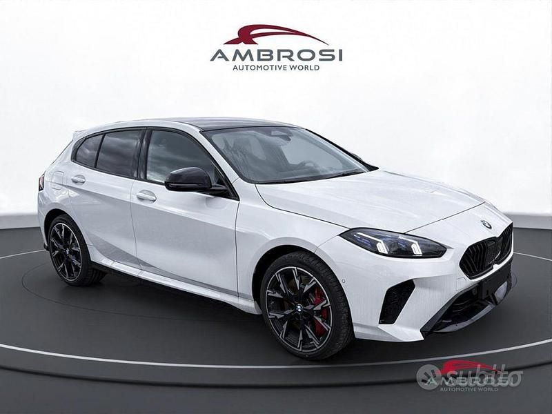 Nuova BMW 118 M Sport 150 CV (110 kW) 2025 Alpin white pastello Utilitaria