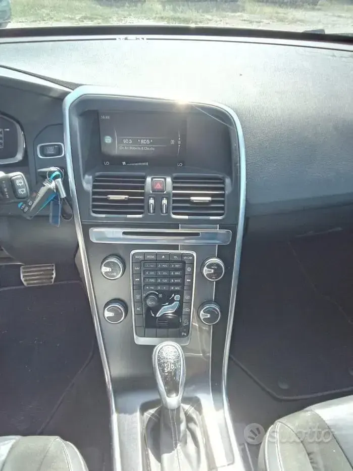 Usata Volvo XC60 R-Design Kinetic 215 CV (158 kW) 2014 Bianco SUV