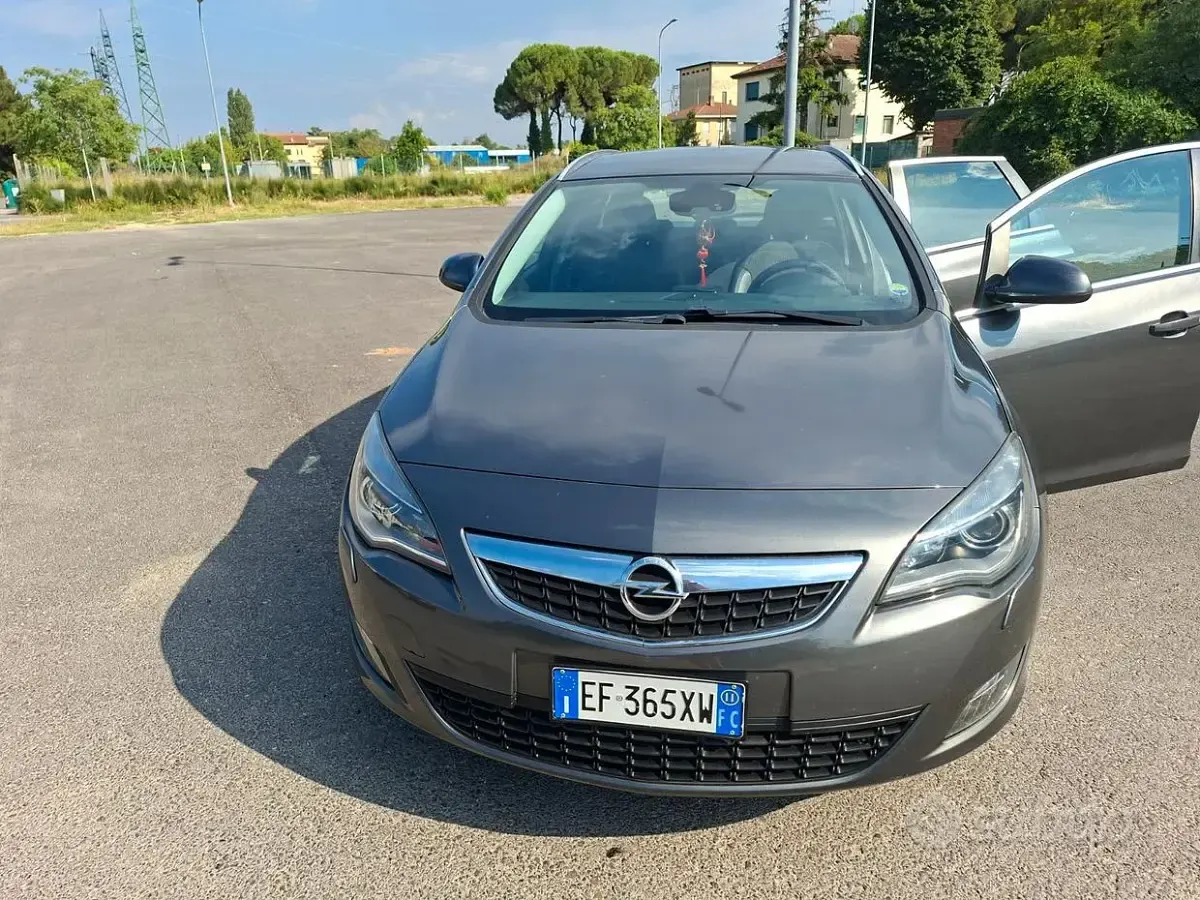 Usata Opel Astra Sport 110 CV (80 kW) 2011 Station wagon