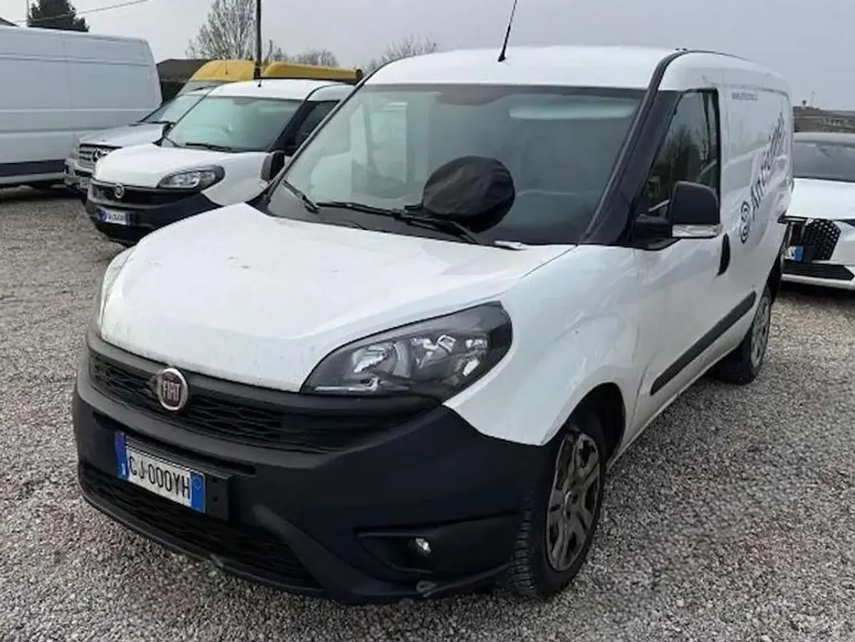 Begagnad Fiat Doblò 90 HK (66 kW) 2022 Vit Minibuss