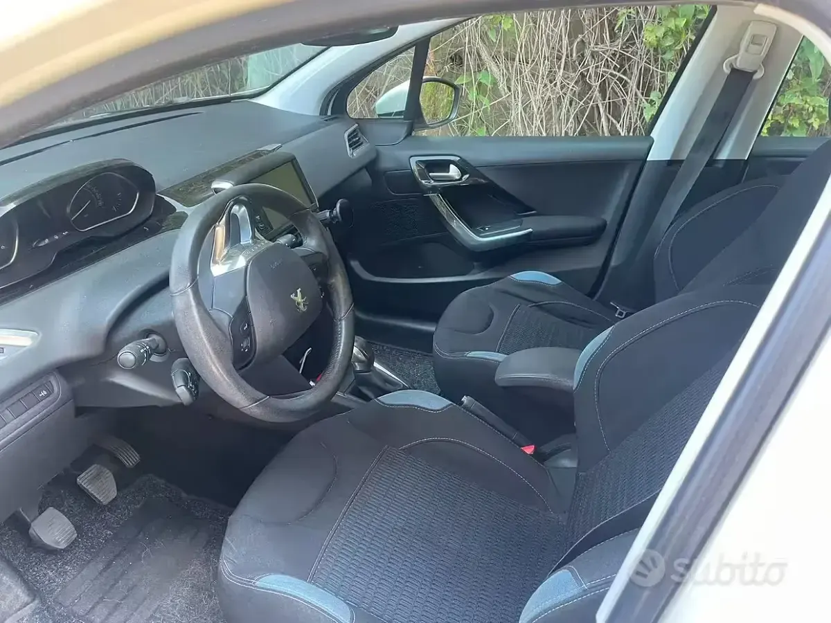 Usata Peugeot 208 68 CV (50 kW) 2013 Bianco Utilitaria