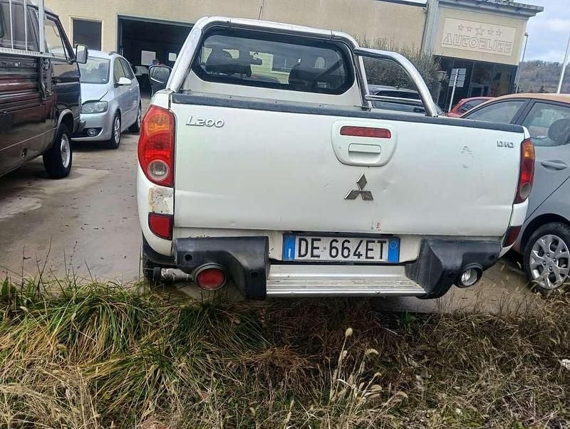 Usata Mitsubishi L200 Invite 136 CV (100 kW) 2006 Pick-up