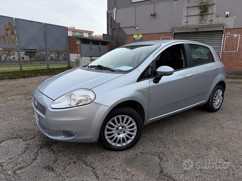 Grigio Usata 2010 Fiat Grande Punto Due volumi | 1499 € (Super prezzo) - Immagine 1/4