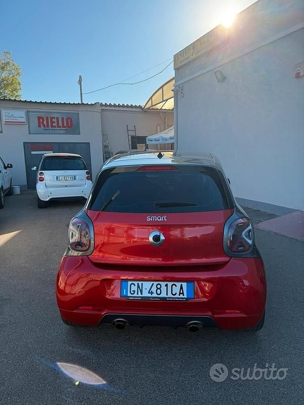 Usata Smart ForFour Brabus 90 CV (66 kW) 2016 Rosso Utilitaria