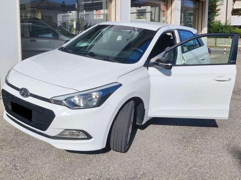 Bianco Usata 2019 Hyundai i20 Tre volumi | 8900 € (Ottimo prezzo) - Immagine 1/4