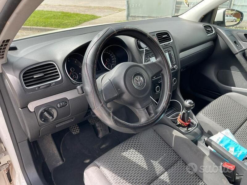 Usata VW Golf VI 105 CV (77 kW) 2011 Bianco Utilitaria