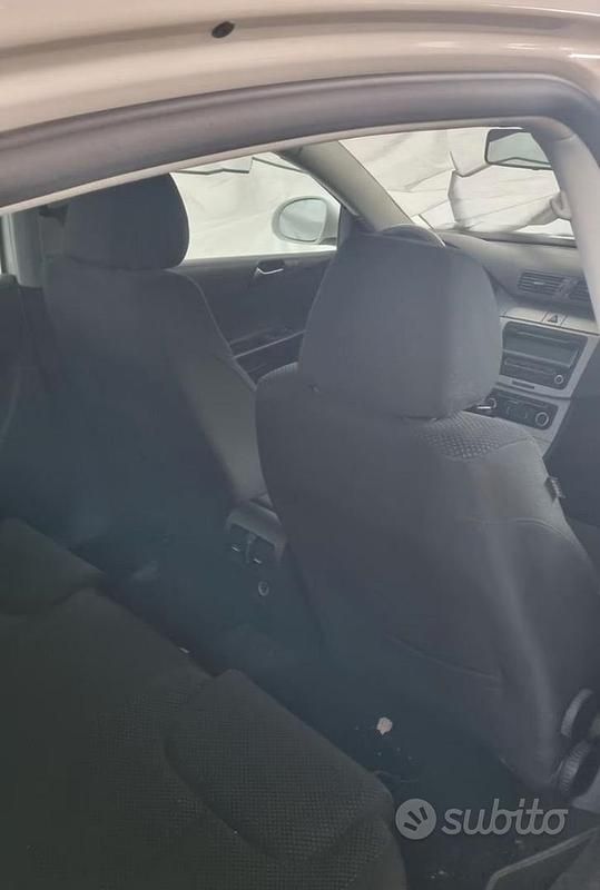 Usata VW Passat 102 CV (75 kW) 2010 Bianco Berlina