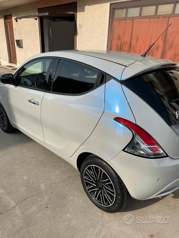 Usata Lancia Ypsilon 69 CV (50 kW) 2018 Utilitaria