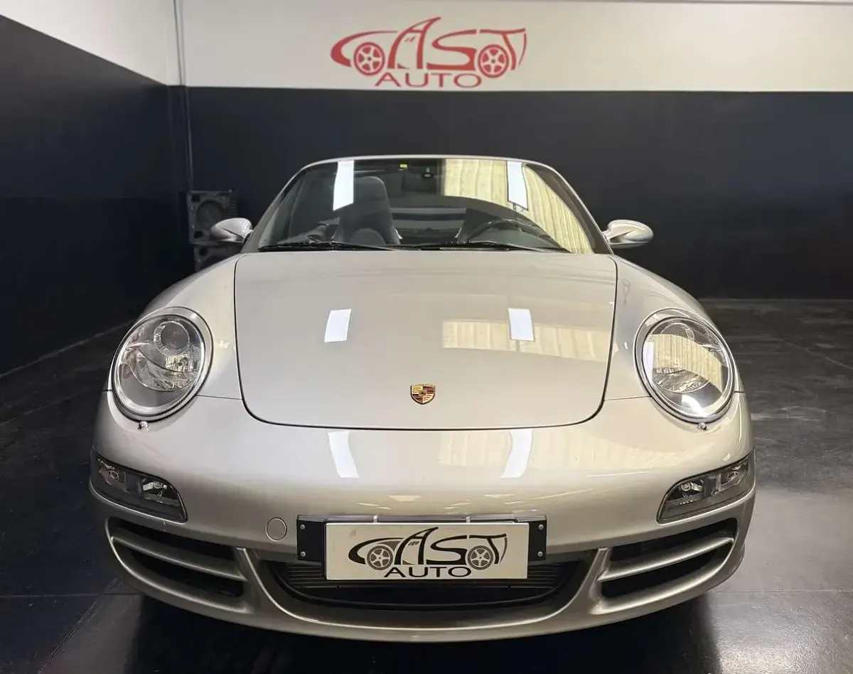 Usata Porsche 911 Carrera Cabriolet 325 CV (239 kW) 2006 Argento Cabrio