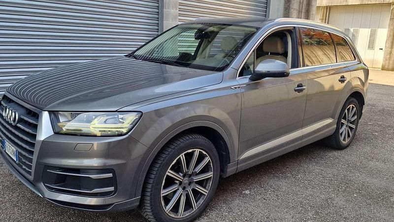 Usata 2017 Audi Q7 Ambiente SUV | 25.500 € (Buon prezzo) - Immagine 1/4