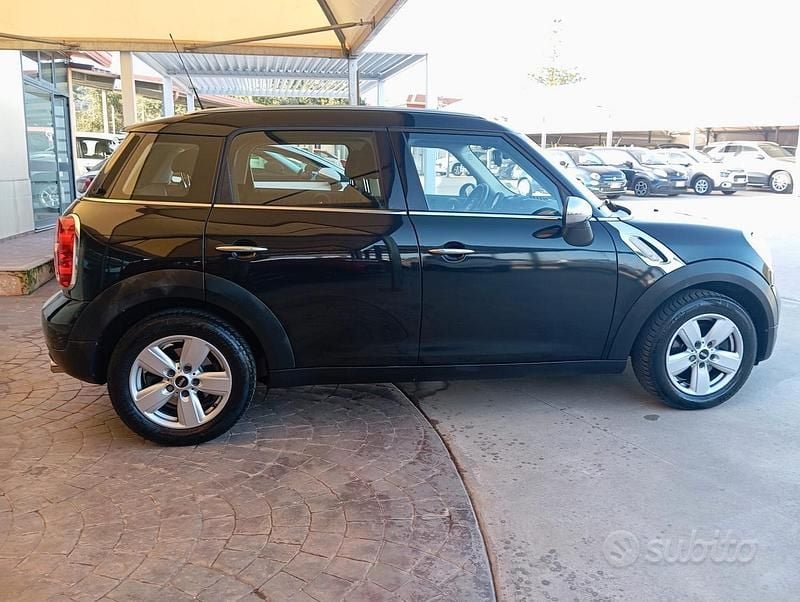 Usata Mini Cooper D Countryman Business 89 CV (65 kW) 2016 Nero SUV