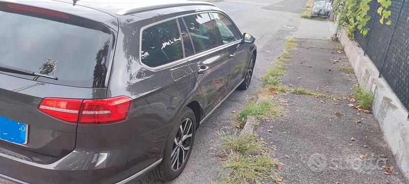 Usata VW Passat 190 CV (139 kW) 2019 Grigio Station wagon